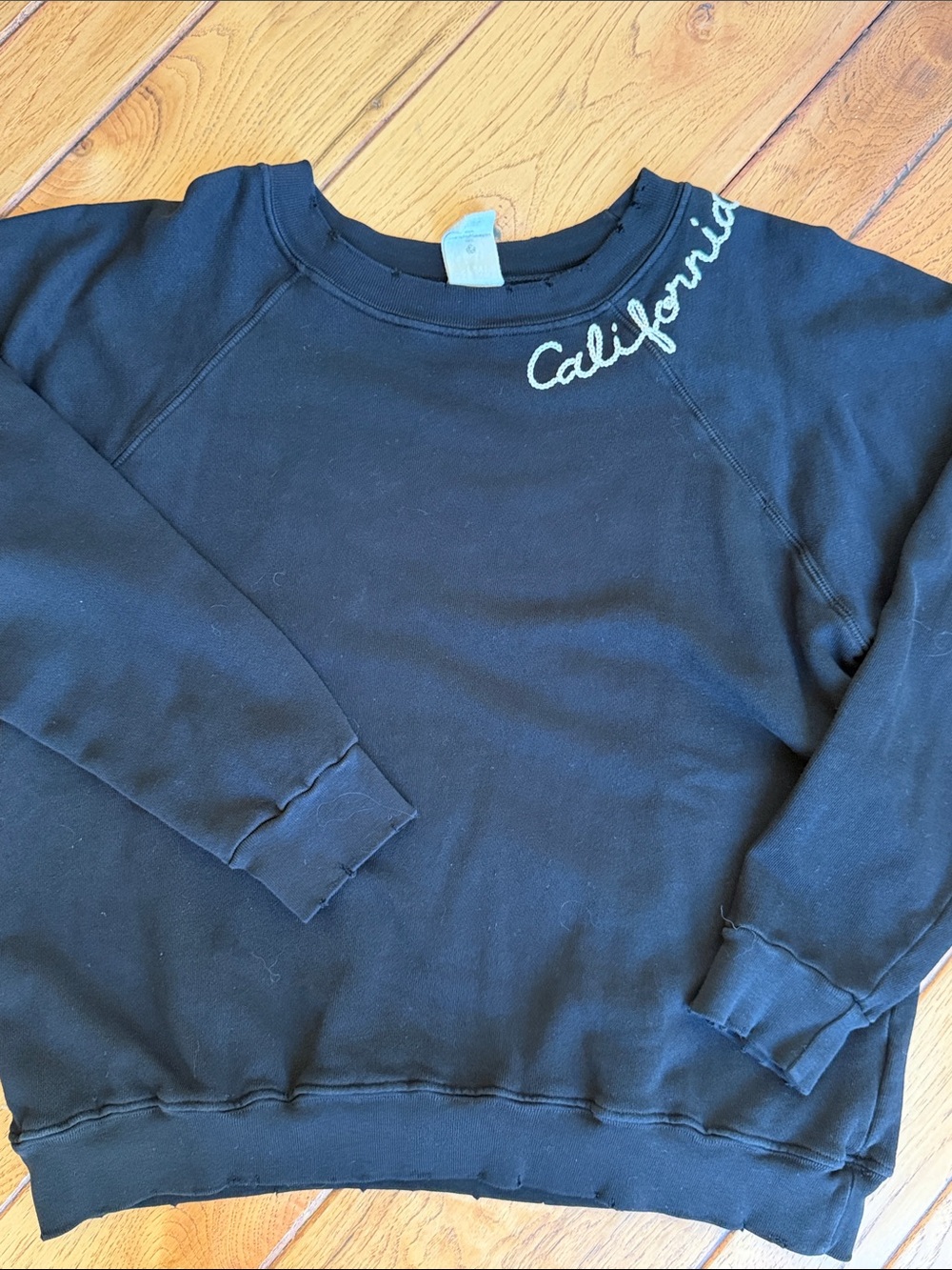 Black Crewneck Sweatshirt with “California”Embroidery